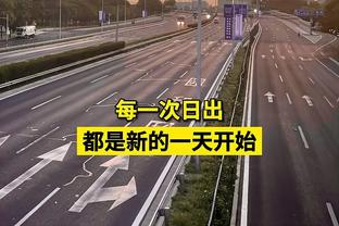 有些艰难！库里半场8投3中得10分2板3助